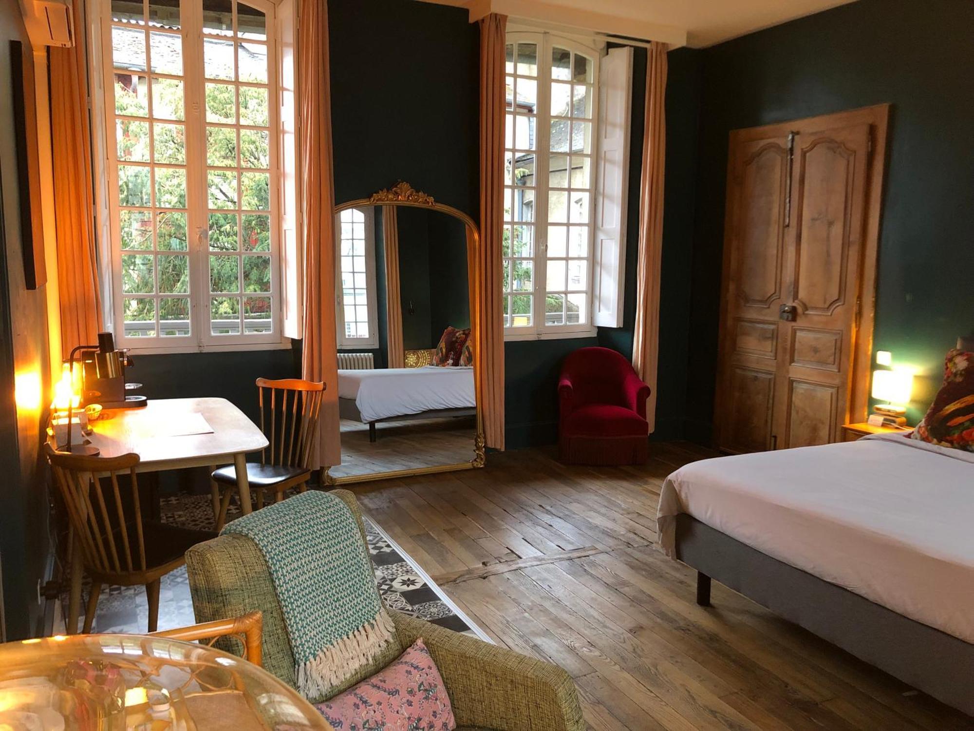 La Maison Aux Murs Anciens Et Ses Chambres Tarbes Esterno foto